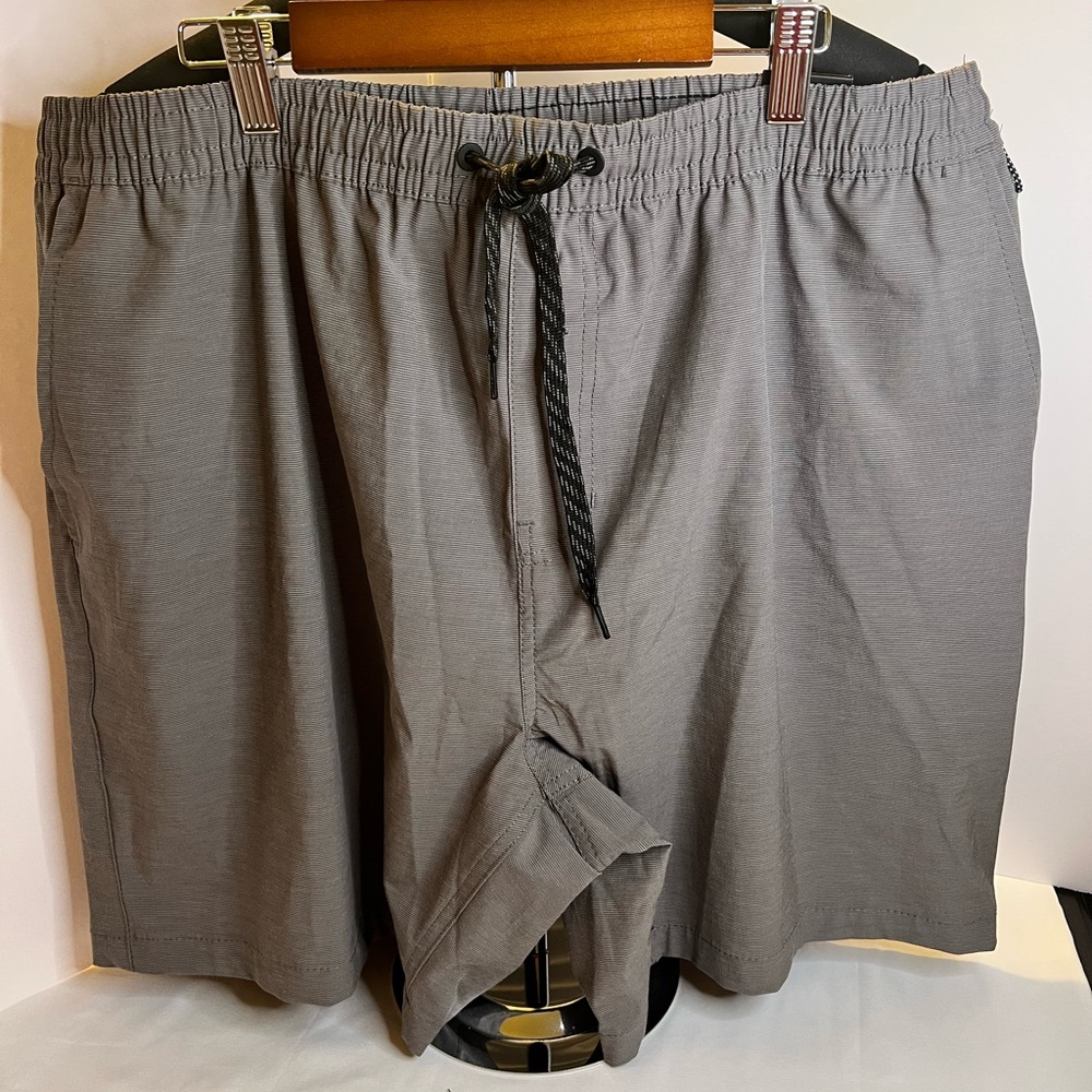 NWT Men Athleisure Flat Front Drawstring Quick Dry Lightweight Shorts